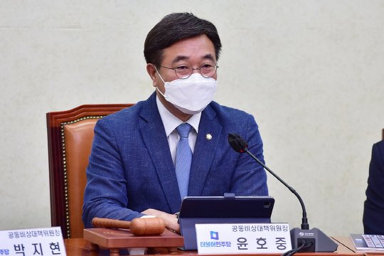 발언하는 윤호중 더불어민주당 공동비상대책위원장. 연합뉴스